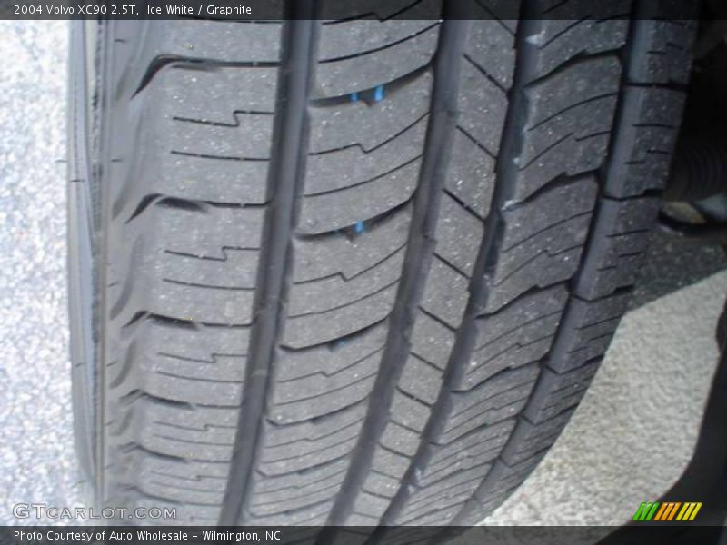 Ice White / Graphite 2004 Volvo XC90 2.5T