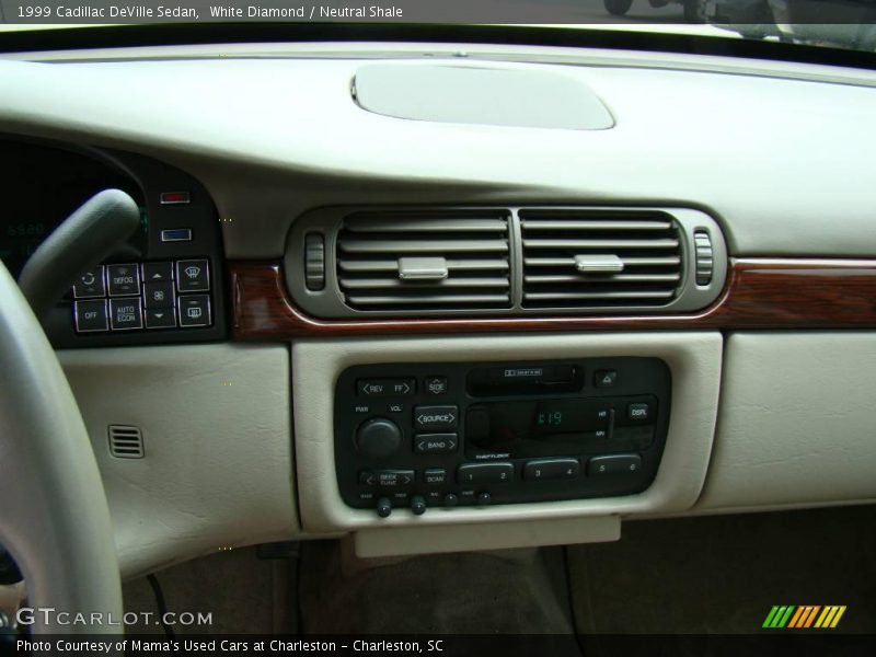 White Diamond / Neutral Shale 1999 Cadillac DeVille Sedan