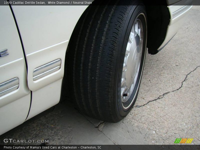 White Diamond / Neutral Shale 1999 Cadillac DeVille Sedan