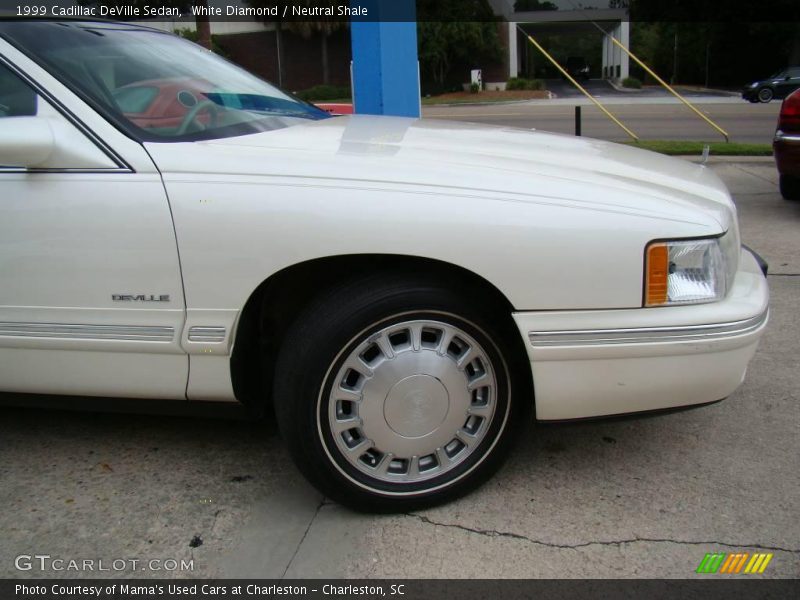 White Diamond / Neutral Shale 1999 Cadillac DeVille Sedan