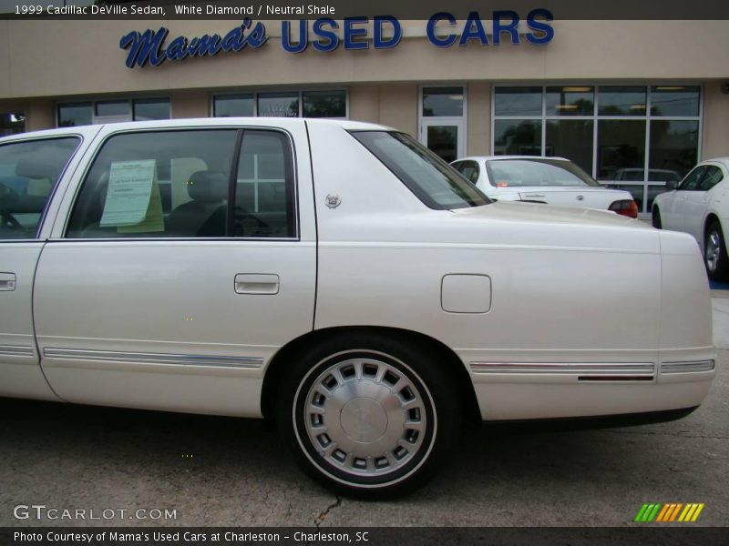 White Diamond / Neutral Shale 1999 Cadillac DeVille Sedan