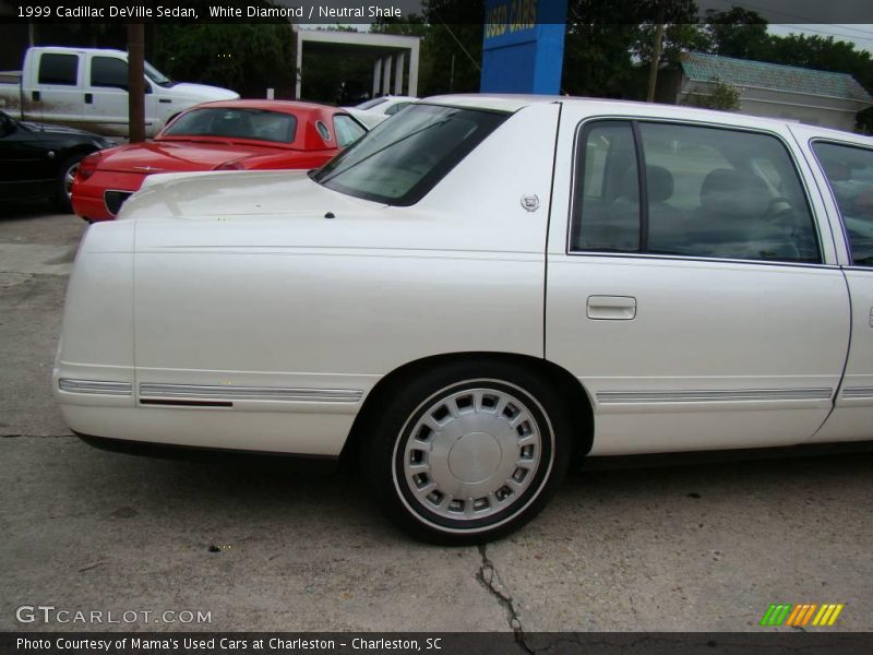 White Diamond / Neutral Shale 1999 Cadillac DeVille Sedan