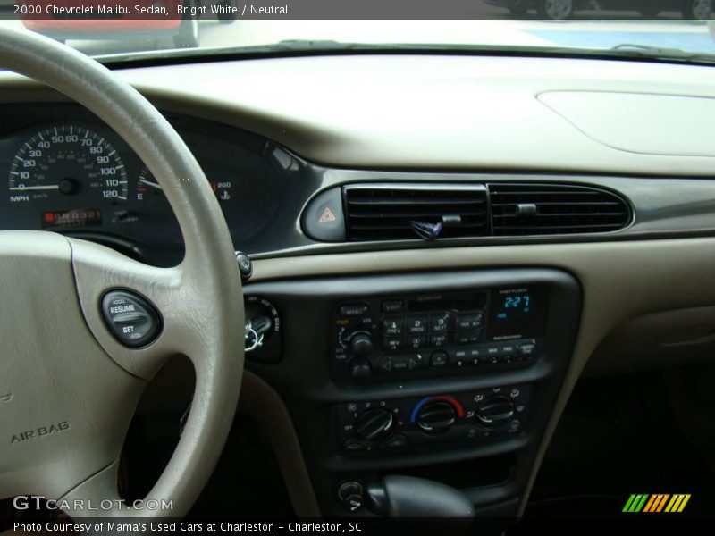 Bright White / Neutral 2000 Chevrolet Malibu Sedan
