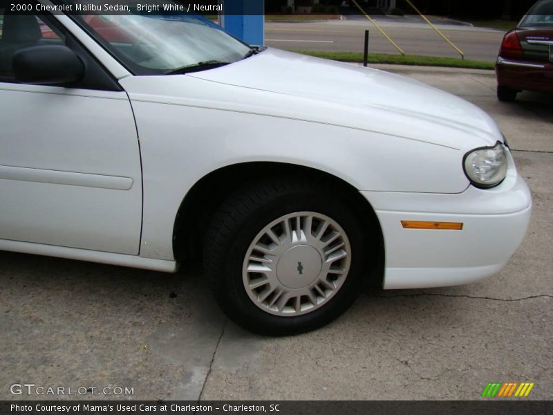 Bright White / Neutral 2000 Chevrolet Malibu Sedan