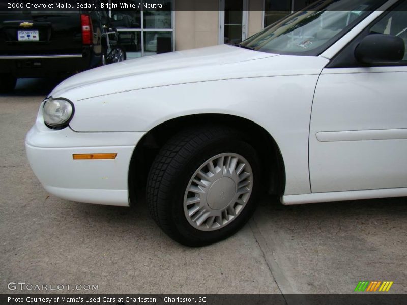 Bright White / Neutral 2000 Chevrolet Malibu Sedan