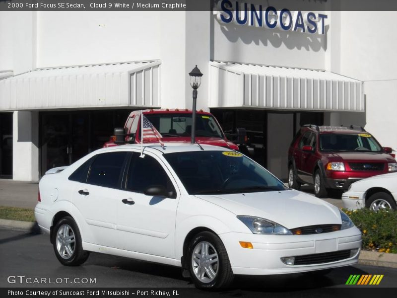 Cloud 9 White / Medium Graphite 2000 Ford Focus SE Sedan