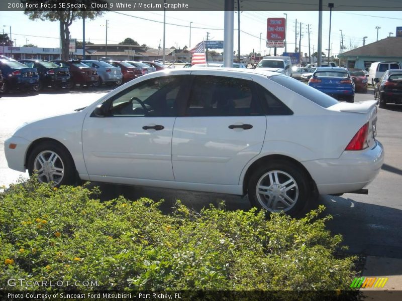 Cloud 9 White / Medium Graphite 2000 Ford Focus SE Sedan