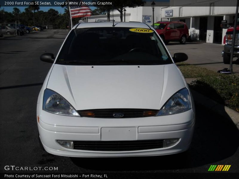 Cloud 9 White / Medium Graphite 2000 Ford Focus SE Sedan