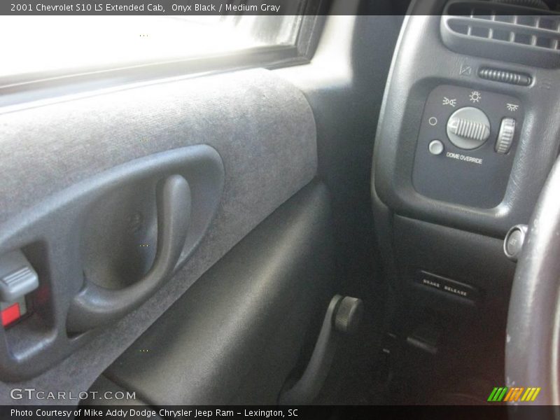 Onyx Black / Medium Gray 2001 Chevrolet S10 LS Extended Cab