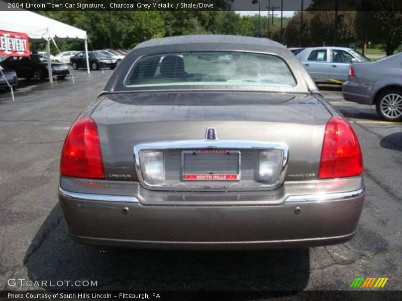 Charcoal Grey Metallic / Shale/Dove 2004 Lincoln Town Car Signature