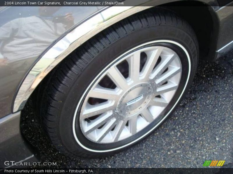 Charcoal Grey Metallic / Shale/Dove 2004 Lincoln Town Car Signature