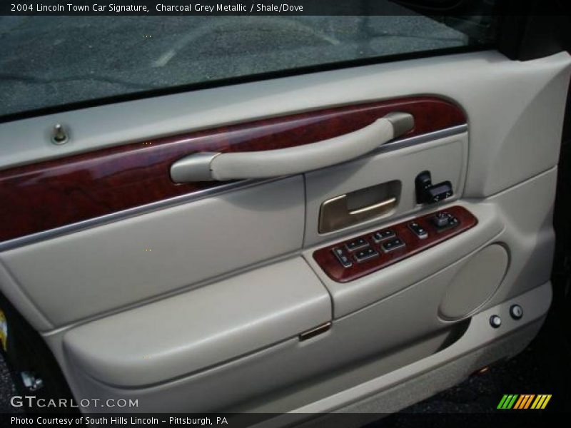 Charcoal Grey Metallic / Shale/Dove 2004 Lincoln Town Car Signature