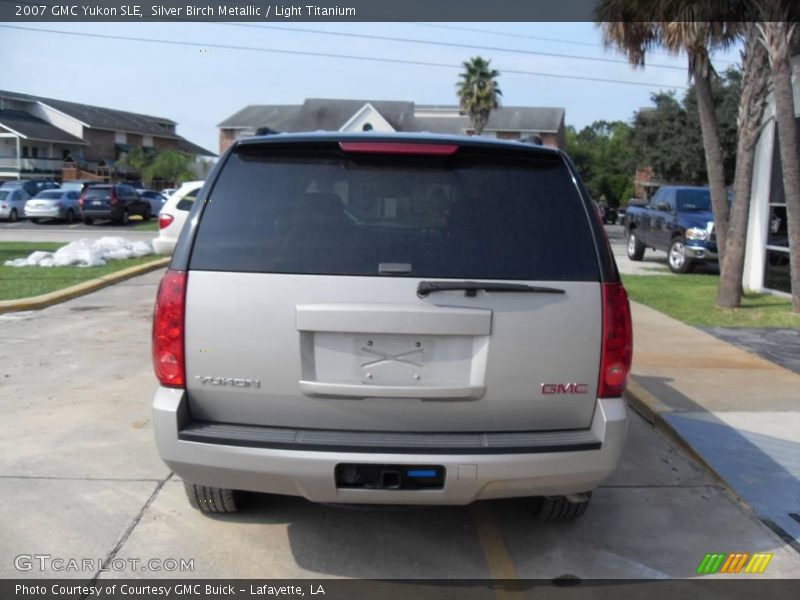 Silver Birch Metallic / Light Titanium 2007 GMC Yukon SLE