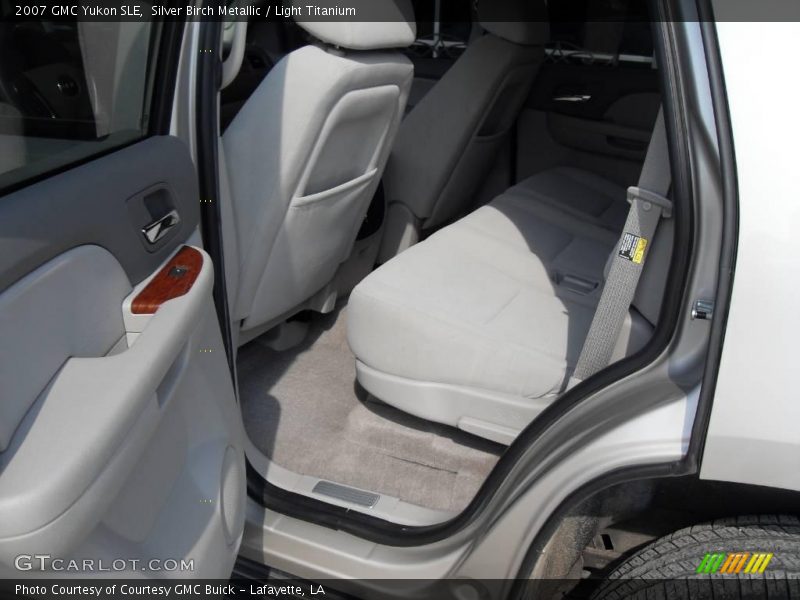 Silver Birch Metallic / Light Titanium 2007 GMC Yukon SLE