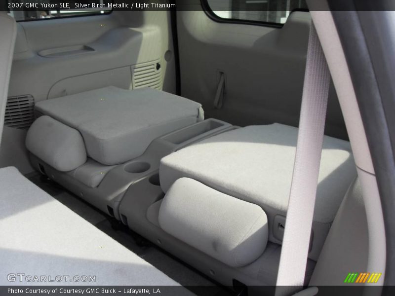 Silver Birch Metallic / Light Titanium 2007 GMC Yukon SLE