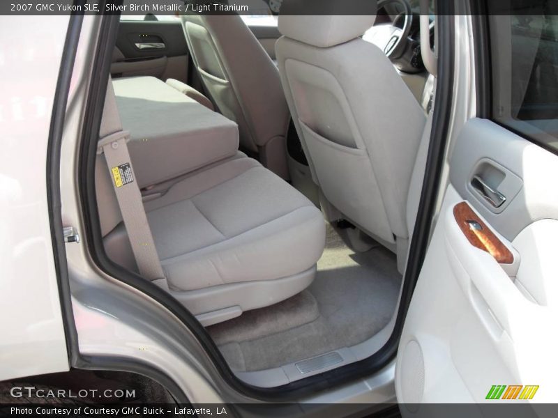 Silver Birch Metallic / Light Titanium 2007 GMC Yukon SLE