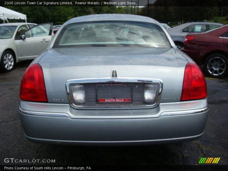 Pewter Metallic / Medium Light Stone 2006 Lincoln Town Car Signature Limited