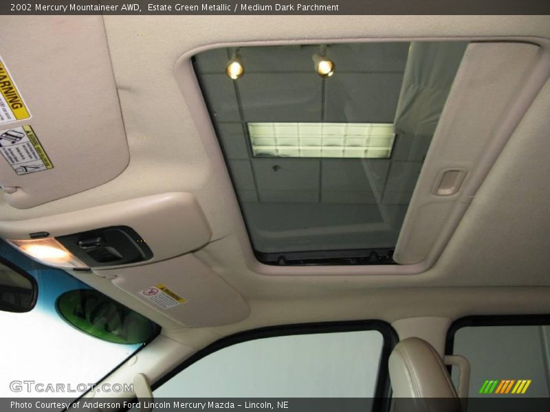 Estate Green Metallic / Medium Dark Parchment 2002 Mercury Mountaineer AWD