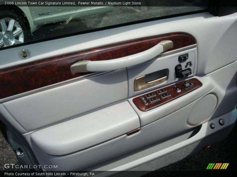 Pewter Metallic / Medium Light Stone 2006 Lincoln Town Car Signature Limited