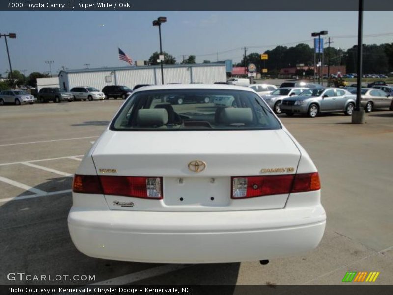 Super White / Oak 2000 Toyota Camry LE