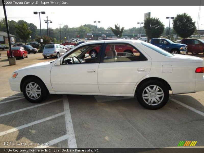 Super White / Oak 2000 Toyota Camry LE