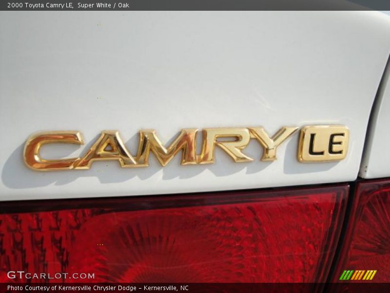 Super White / Oak 2000 Toyota Camry LE