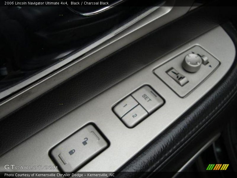 Black / Charcoal Black 2006 Lincoln Navigator Ultimate 4x4