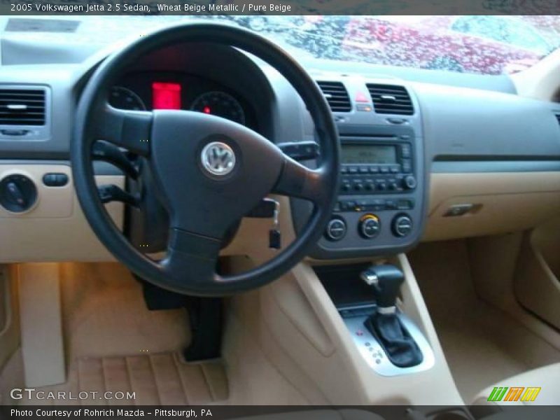 Wheat Beige Metallic / Pure Beige 2005 Volkswagen Jetta 2.5 Sedan
