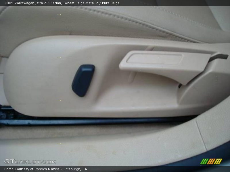 Wheat Beige Metallic / Pure Beige 2005 Volkswagen Jetta 2.5 Sedan