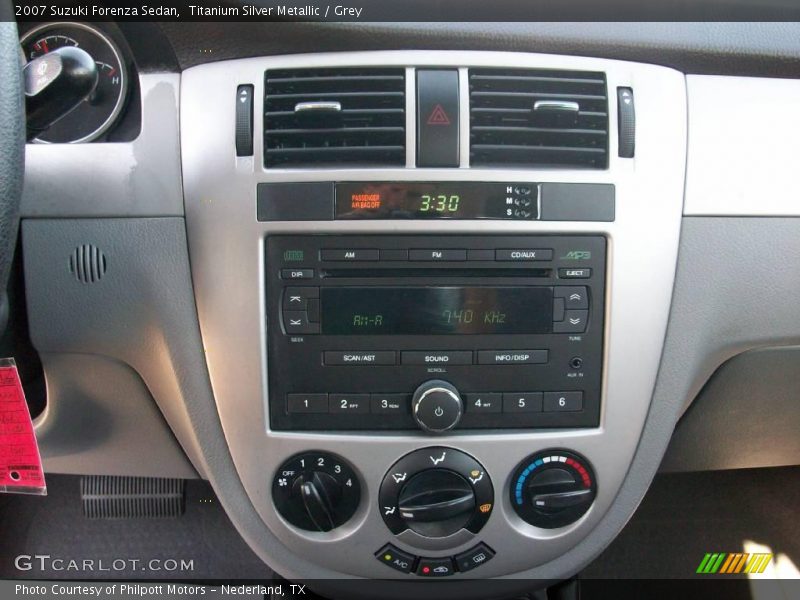 Titanium Silver Metallic / Grey 2007 Suzuki Forenza Sedan