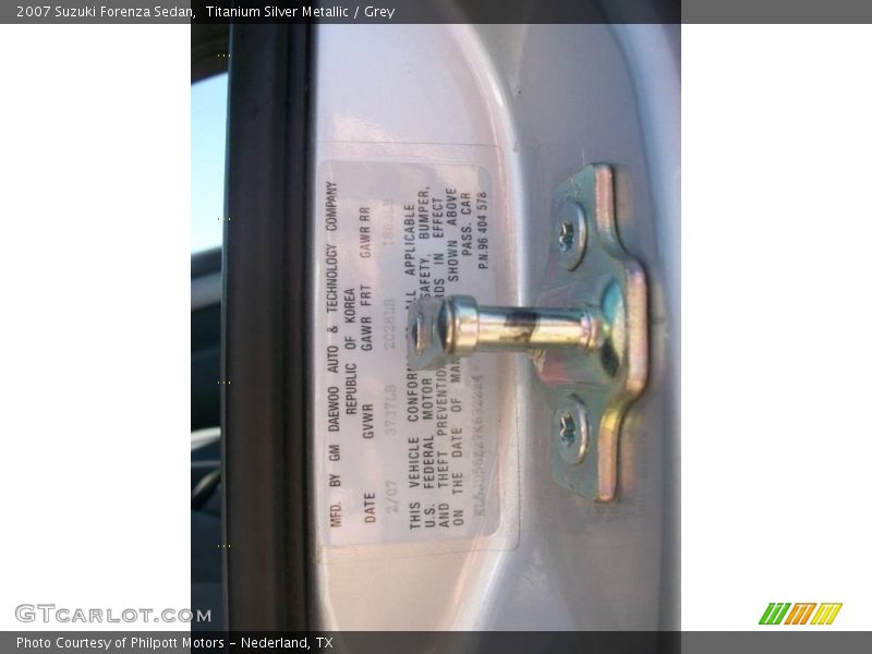 Titanium Silver Metallic / Grey 2007 Suzuki Forenza Sedan