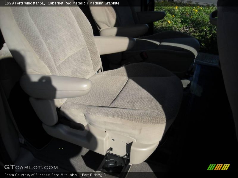 Cabernet Red Metallic / Medium Graphite 1999 Ford Windstar SE