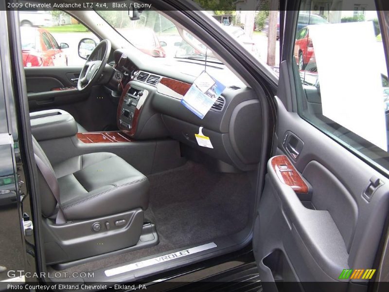 Black / Ebony 2009 Chevrolet Avalanche LTZ 4x4