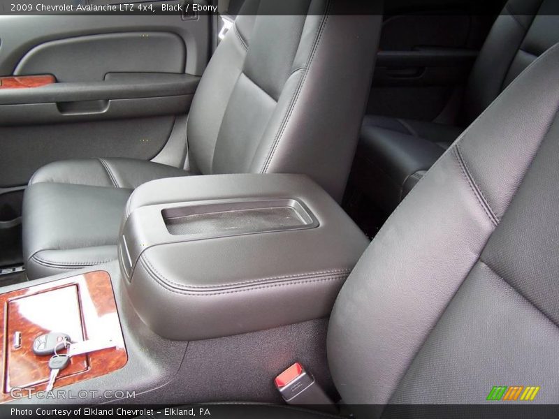 Black / Ebony 2009 Chevrolet Avalanche LTZ 4x4
