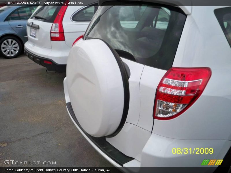 Super White / Ash Gray 2009 Toyota RAV4 I4