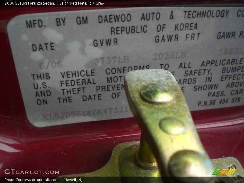 Fusion Red Metallic / Grey 2006 Suzuki Forenza Sedan