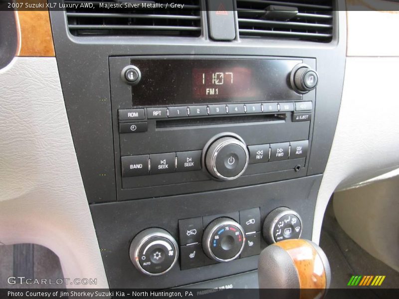 Majestic Silver Metallic / Grey 2007 Suzuki XL7 Luxury AWD