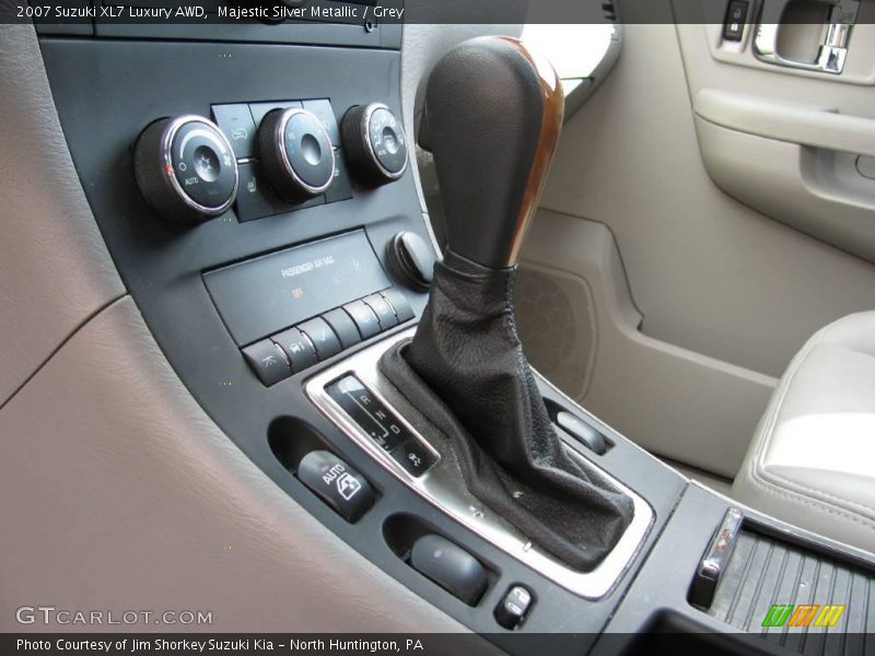 Majestic Silver Metallic / Grey 2007 Suzuki XL7 Luxury AWD