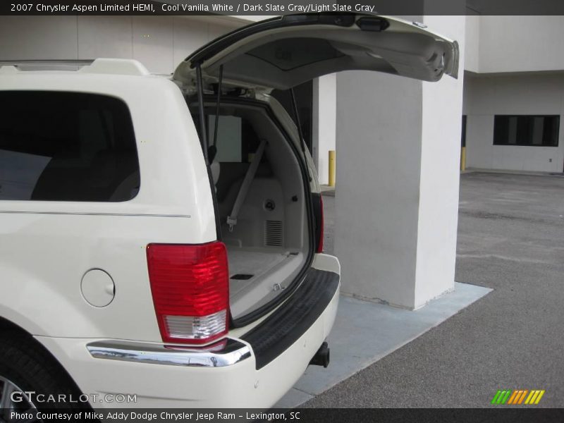 Cool Vanilla White / Dark Slate Gray/Light Slate Gray 2007 Chrysler Aspen Limited HEMI