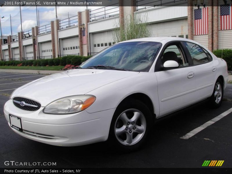 Vibrant White / Medium Parchment 2001 Ford Taurus SE