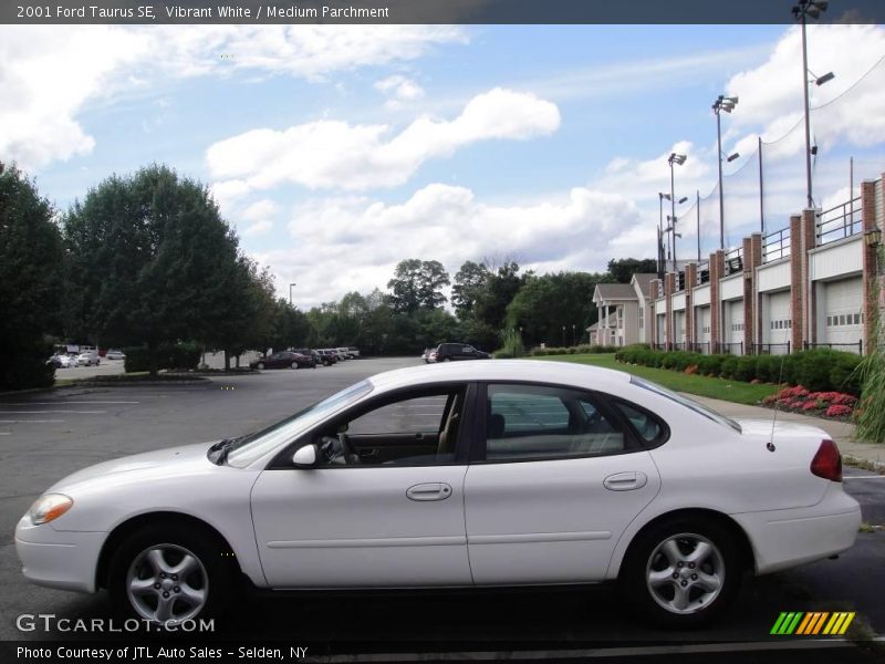 Vibrant White / Medium Parchment 2001 Ford Taurus SE