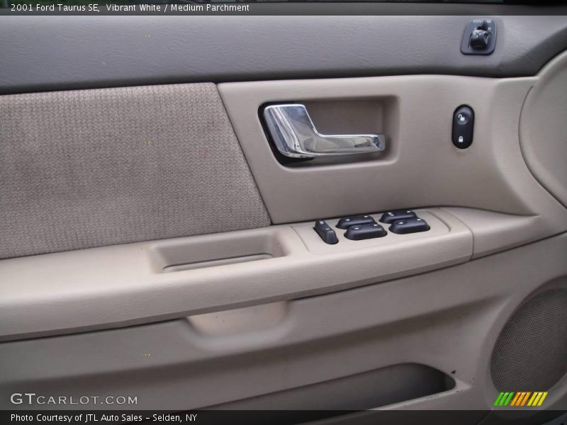 Vibrant White / Medium Parchment 2001 Ford Taurus SE