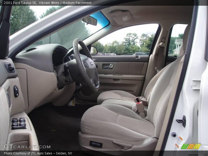 Vibrant White / Medium Parchment 2001 Ford Taurus SE