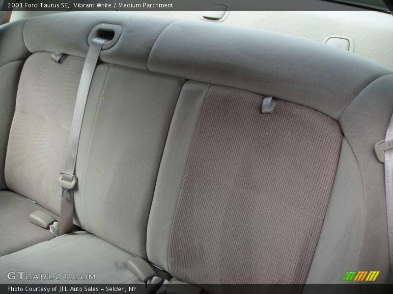 Vibrant White / Medium Parchment 2001 Ford Taurus SE