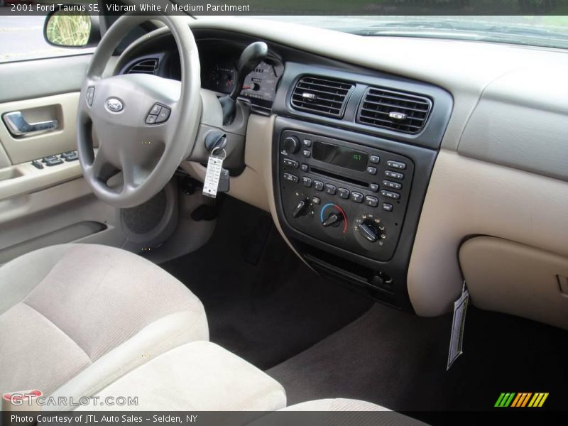 Vibrant White / Medium Parchment 2001 Ford Taurus SE