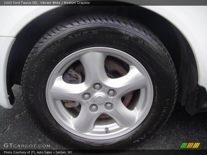 Vibrant White / Medium Graphite 2003 Ford Taurus SES