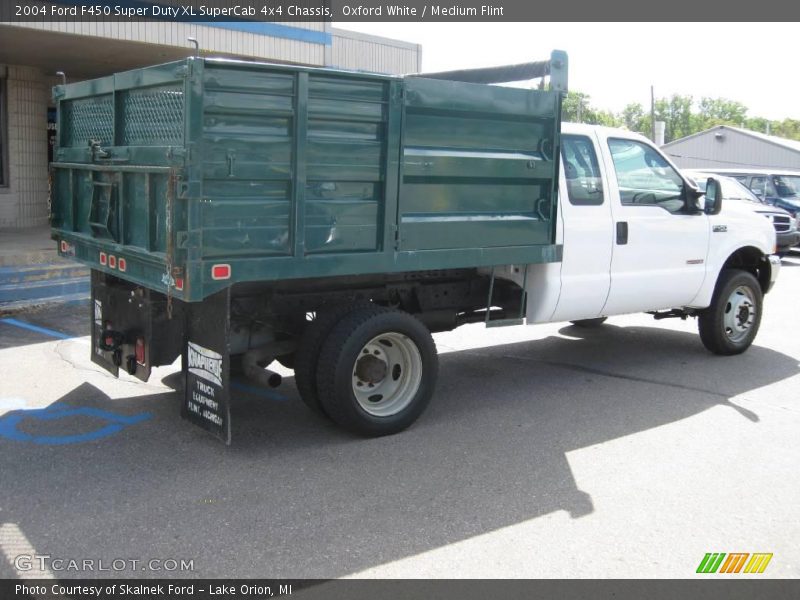Oxford White / Medium Flint 2004 Ford F450 Super Duty XL SuperCab 4x4 Chassis