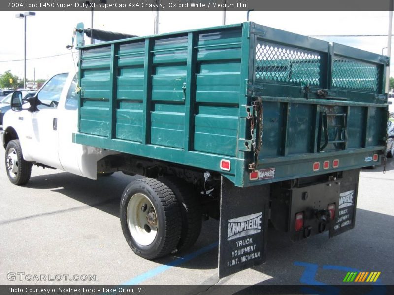 Oxford White / Medium Flint 2004 Ford F450 Super Duty XL SuperCab 4x4 Chassis