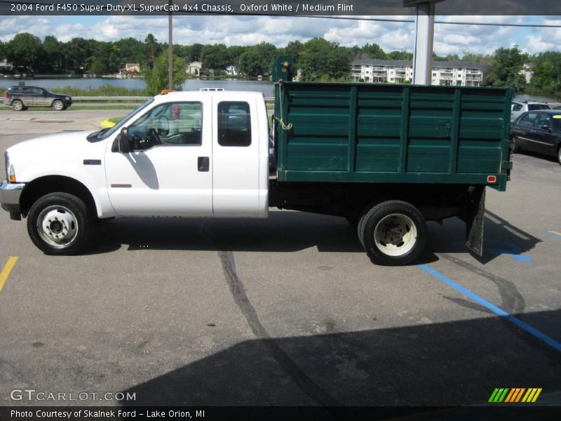 Oxford White / Medium Flint 2004 Ford F450 Super Duty XL SuperCab 4x4 Chassis