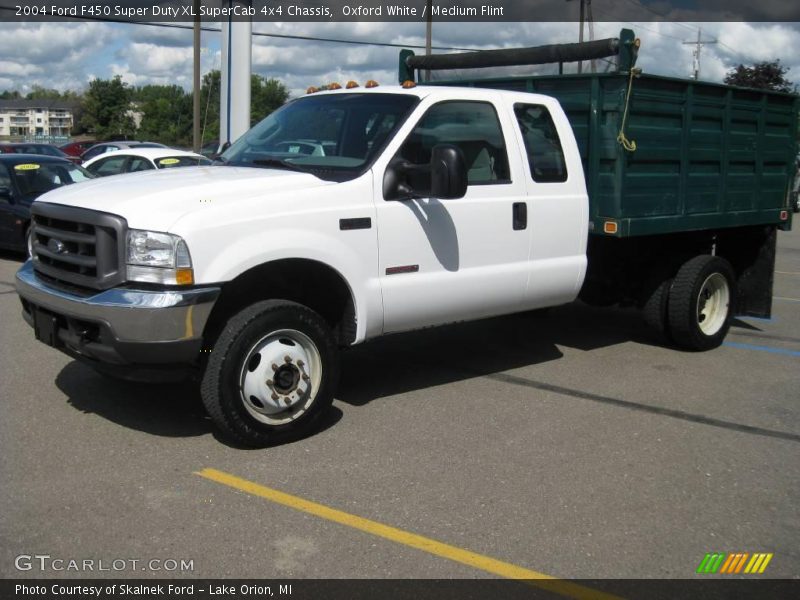 Oxford White / Medium Flint 2004 Ford F450 Super Duty XL SuperCab 4x4 Chassis